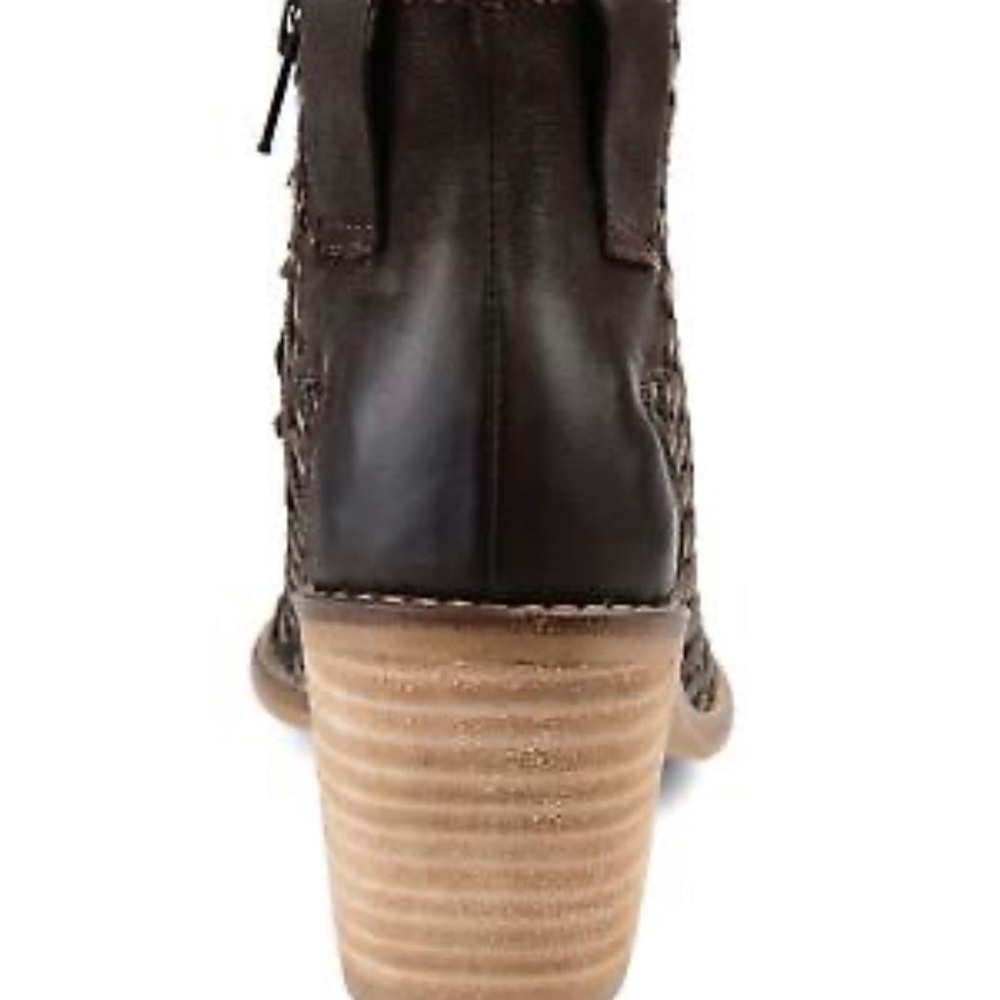 Journee Signature Devine Women's Peep Toe Leather Ankle Boots - Picture 4 of 14